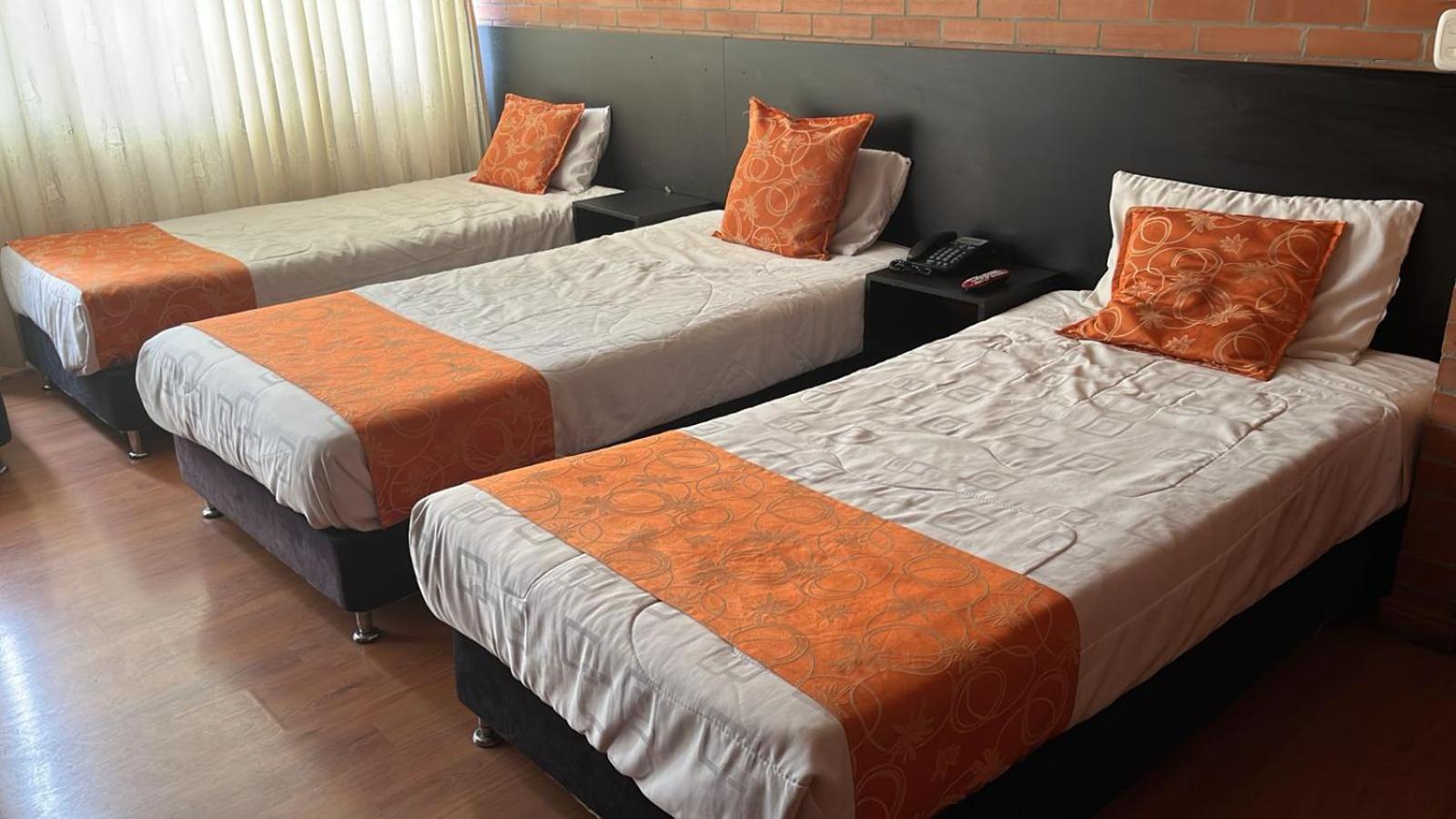 Hotel Bogota Astral Esterno foto